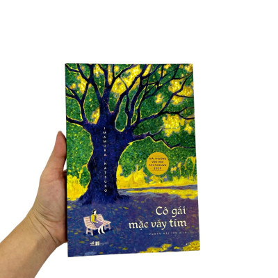 Cô Gái Mặc Váy Tím