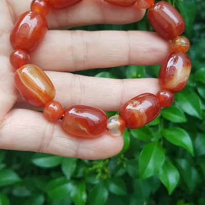 Vòng tay nữ đá mã não đỏ vân phối kiểu hạt thống hạt tròn size hạt 13mm Màu đỏ đậm nhạt vân tự nhiên nữ mệnh hoả mệnh thổ đeo may mắn rẻ xinh đẹp ạ