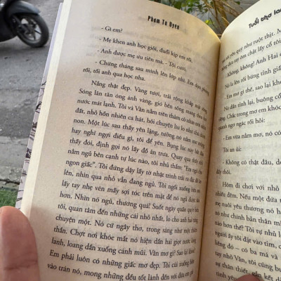 TUỔI THƠ LANG BẠT - Phạm Tú Uyên - Starbooks