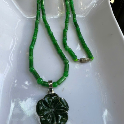 Bộ Dây Chuyền Trang Sức Sợi Trúc Kiểu Xanh Phối Mặt Bông Hoa Mai Đá Cẩm Thạch Tự Nhiên Xanh Ngọc Tự Nhiên Đậm Đẹp Nữ đeo lên cổ đẹp sang quà tặng Mẹ tặng vợ người thân ý nghĩa ạ