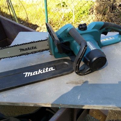 MÁY CƯA XÍCH CHẠY ĐIỆN 1800W MAKITA UC3041A - HÀNG CHÍNH HÃNG