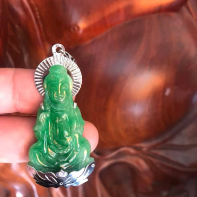 MẶT DÂY CHUYỀN PHẬT QUAN ÂM ĐEO CHUỖI BỌC INOX ĐÁ CẨM THẠCH XANH LÁ ĐỀU TỰ NHIÊN ĐẸP  Size Cao 44mm x Ngang 25mm x Dầy 6mm  NAM NỮ MỆNH MỘC HOẢ THUỶ