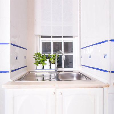 Chậu trồng rau sạch tự động tưới nước và tự chăm sóc rau tại nhà trong 2 tháng Minigarden Basic S (1 bộ gồm 2 chậu S, 1 khay hứng nước, 1 bình chứa nước và phân)