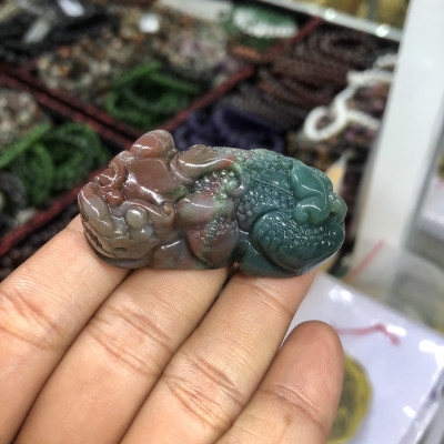 Mặt dây chuyền Tỳ Hưu vẩy rồng phong thủy đá ngọc băng tảo