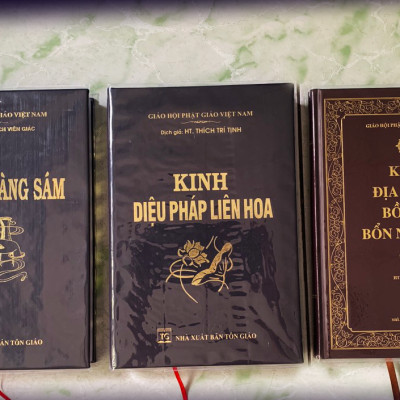 Combo 3 Quyển Sách: Kinh Diệu Pháp Liên Hoa + Lương Hoàng Sám + Địa Tạng Bổn Nguyện - Bìa Da
