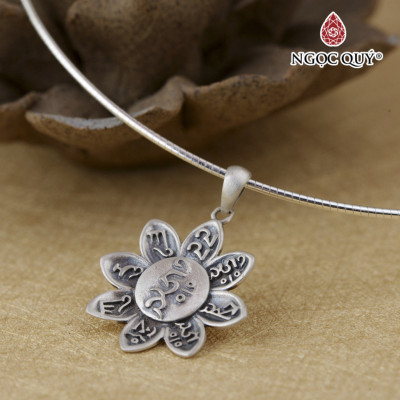 Charm treo hoa khắc chú bát nhã - Ngọc Quý Gemstones
