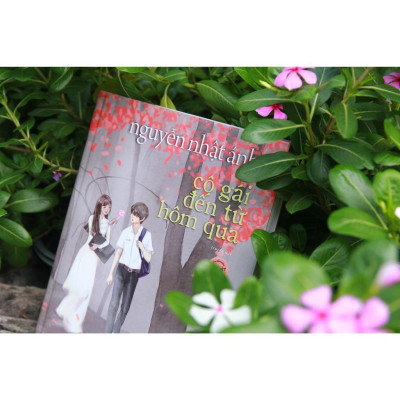 Sách - Cô Gái Đến Từ Hôm Qua - Bản Đặc Biệt - NXB Trẻ