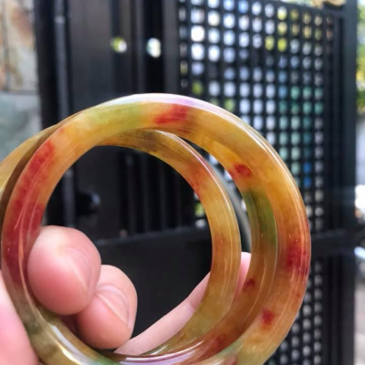 VÒNG CẨM THẠCH TỨ QUÝ NI 52MM MỚI ĐẸP  MÀU  TỨ QUÝ NỮ 50KG ĐẾN 62KG