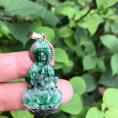 MẶT DÂY CHUYỀN PHẬT QUAN ÂM BỌC INOX ĐÁ CẨM THẠCH XANH NGỌC SƠN THUỶ TỰ NHIÊN ĐẸP LẮM  Size Vừa Cao 40mm x Ngang 21mm x Dầy 6mm  NỮ MỆNH MỘC HOẢ THUỶ Ạ