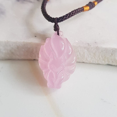 Mặt dây chuyền Hồ ly 9 đuôi hay chín đuôi đá mã não Hồng ngọc tự nhiên tặng kèm dây đeo hợp mệnh Hỏa Thổ Cao 30mm x ngang 20mm x dầy 8mm Công dụng: may mắn về mặt tình duyên, quyền lực, giúp nữ chủ nhân luôn xinh đẹp tài trí mang nhiều tài lộc quyến rũ 