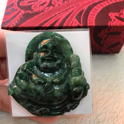 MẶT DÂY CHUYỀN PHẬT DI LẶC TO Cao 42mm x Ngang 44,5mm x Dầy 11mm  CẦM THỎI VÀNG NHƯ Ý CƯỜI TƯƠI ĐÁ CẨM THẠCH TỰ NHIÊN XANH ĐẬM BÓNG ĐẸP  NAM BỌC VÀNG LÊN LÀM MẶT DÂY CHUYỀN ĐẸP ĐẸP Ạ