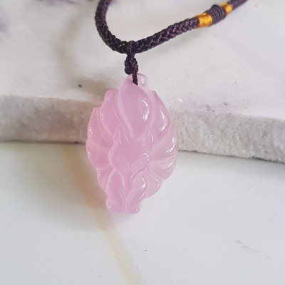 Mặt dây chuyền Hồ ly 9 đuôi hay chín đuôi đá mã não Hồng ngọc tự nhiên tặng kèm dây đeo hợp mệnh Hỏa Thổ Cao 30mm x ngang 20mm x dầy 8mm Công dụng: may mắn về mặt tình duyên, quyền lực, giúp nữ chủ nhân luôn xinh đẹp tài trí mang nhiều tài lộc quyến rũ 