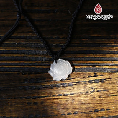 Mặt dây chuyền hoa sen đá mã não trắng 2cm mệnh thủy, kim - Ngọc Quý Gemstones