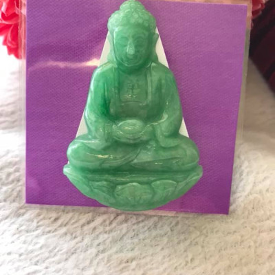 MẶT DÂY CHUYỀN PHẬT A DI ĐÀ ĐỘ MỆNH NAM TUỔI TUẤT HỢI  CHẤT LIỆU ĐÁ CẨM THẠCH TỰ NHIÊN XANH LÝ SỊN BÓNG ĐẸP  Size Cao 52,5mm x Ngang 37mm x dầy 7mm