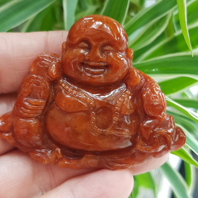 Mặt dây chuyền Nam Phật Di Lặc cười tươi ngồi cầm tiền như ý đá cẩm thạch tự nhiên đỏ huyết đậm sịn đẹp size Ngang 56mm cao 47mm dầy 8mm chuẩn hợp các anh mạng hỏa mạng thổ về bọc vàng lên đeo đẹp sang đỏ may mắn tài lộc cả năm ạ