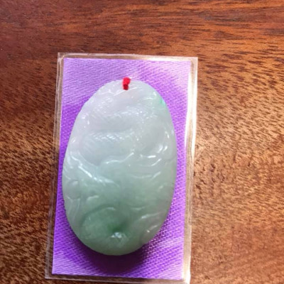 MẶT DÂY CHUYỀN OVAL MỚI HÌNH RỒNG LƯỢN CHẤT LIỆU 100% ĐÁ CẨM THẠCH TRẮNG XÍU XANH TỰ NHIÊN  Cao 39,3mm x ngang 25mm x dầy 9,0mm 