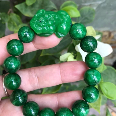 VÒNG TAY ĐÁ CẨM THẠCH TỲ HƯU  SIZE 12MM AC MỆNH MỘC HOẢ ĐEO  MÀU XANH CẨM THẠCH ĐẬM ĐẸP Ạ