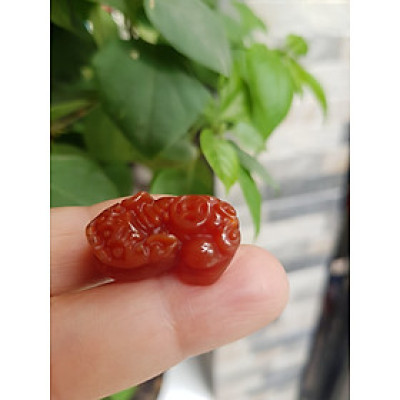 Tỳ hưu đỏ phối vòng tay nữ 8- 12ly Chất liệu đá mã não đỏ đỏ cam nhẹ ạ Kích thước dài 25mm x ngang16mm x cao 8mm anh chị phối vòng tay lên hạt nhỏ vừa size nam nữ ạ