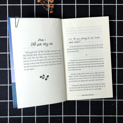 Sách - Thế Giới Rộng Lớn, Lòng Người Chật Hẹp (Kèm Bookmark)