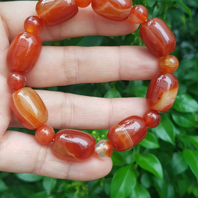 Vòng tay nữ đá mã não đỏ vân phối kiểu hạt thống hạt tròn size hạt 13mm Màu đỏ đậm nhạt vân tự nhiên nữ mệnh hoả mệnh thổ đeo may mắn rẻ xinh đẹp ạ