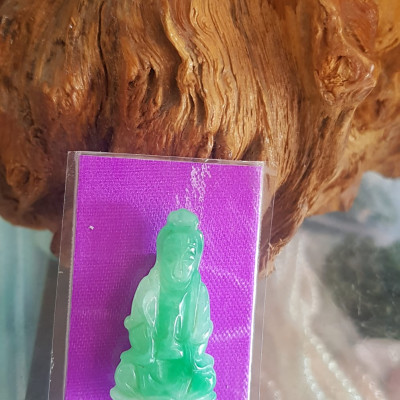 Mặt dây chuyền Nữ Phật Quan Âm Ngồi đẹp đá ngọc cẩm thạch tự nhiên đẹp size nhỏ Nữ size nhỏ Cao 39mm x N18mm x S4mm Màu xanh lý trắng mượt mà bóng đẹp các Chị về bọc vàng đeo đẹp ạ