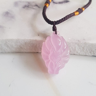 Mặt dây chuyền Hồ ly 9 đuôi hay chín đuôi đá mã não Hồng ngọc tự nhiên tặng kèm dây đeo hợp mệnh Hỏa Thổ Cao 30mm x ngang 20mm x dầy 8mm Công dụng: may mắn về mặt tình duyên, quyền lực, giúp nữ chủ nhân luôn xinh đẹp tài trí mang nhiều tài lộc quyến rũ 