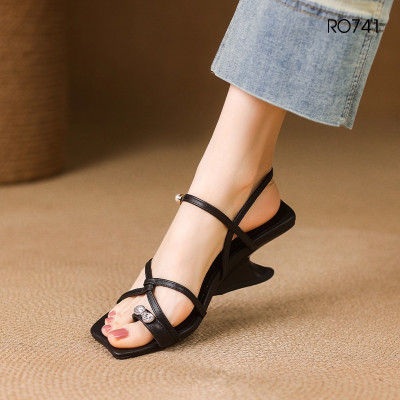 Dép nữ đế xuồng 5 phân hàng hiệu ROSATA hai màu đen nâu thời trang cao cấp ro741