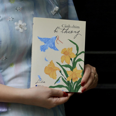 Cánh Chim Bị Thương - Bản Quyền