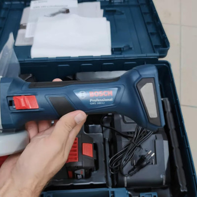 MÁY MÀI GÓC DÙNG PIN 18V 100 MM BOSCH GWS 180-LI - HÀNG CHÍNH HÃNG