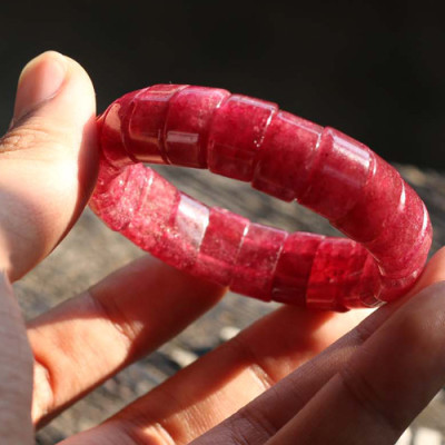 Vòng Thạch Anh Dâu Dạng Bản Ngọc Quý Gemstones U24