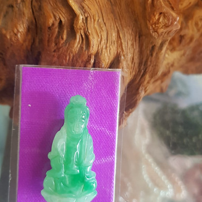 Mặt dây chuyền Nữ Phật Quan Âm Ngồi đẹp đá ngọc cẩm thạch tự nhiên đẹp size nhỏ Nữ size nhỏ Cao 39mm x N18mm x S4mm Màu xanh lý trắng mượt mà bóng đẹp các Chị về bọc vàng đeo đẹp ạ