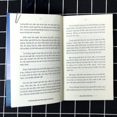 Sách - Thế Giới Rộng Lớn, Lòng Người Chật Hẹp (Kèm Bookmark)