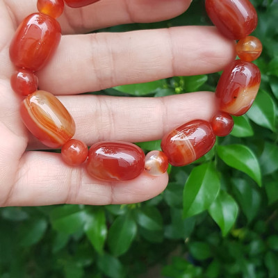 Vòng tay nữ đá mã não đỏ vân phối kiểu hạt thống hạt tròn size hạt 13mm Màu đỏ đậm nhạt vân tự nhiên nữ mệnh hoả mệnh thổ đeo may mắn rẻ xinh đẹp ạ