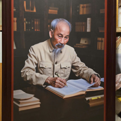 Ảnh in dầu bác Hồ viết Di chúc