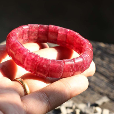 Vòng Thạch Anh Dâu Dạng Bản Ngọc Quý Gemstones U24