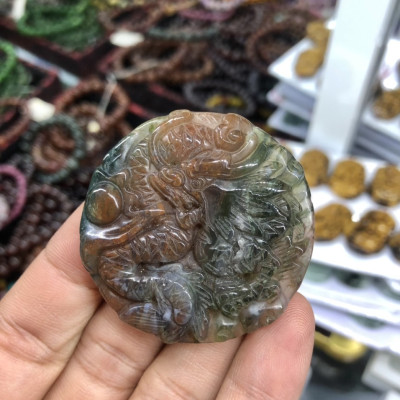 Mặt dây chuyền Rồng ngậm ngọc đá ngọc băng tảo - Đường kính 4,5cm