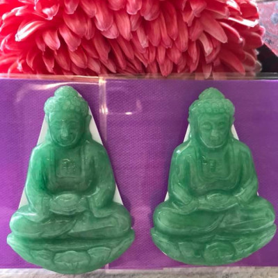 MẶT DÂY CHUYỀN PHẬT A DI ĐÀ ĐỘ MỆNH NAM TUỔI TUẤT HỢI  CHẤT LIỆU ĐÁ CẨM THẠCH TỰ NHIÊN XANH LÝ SỊN BÓNG ĐẸP  Size Cao 52,5mm x Ngang 37mm x dầy 7mm