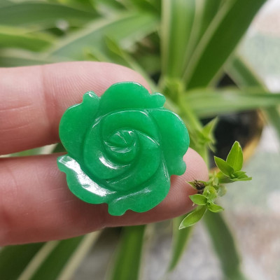 Mặt dây chuyền nữ Bông Hồng Xanh Ngọc to size 25mm x dầy 4mm Chất liệu đá cẩm thạch Xanh ngọc tươi đẹp xinh Nữ mệnh mộc mệnh hoả và mệnh thuỷ Nữ về bọc vàng lên đeo đẹp như công chúa rẻ mà đẹp ạ