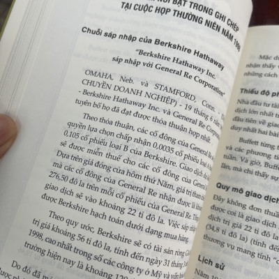 [GIẢI CỨU SÁCH HAY – XẢ KHO CHỐNG Ế] BERKSHIRE HATHAWAY – Những bài học tuyệt vời từ Warren Buffett & Charlie Munger tại Đại hội cổ đông thường niên của Tập đoàn trong suốt 30 năm - Daniel Pecaut, Corey Wrenn – Bestbooks