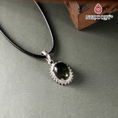 Dây chuyền Sapphire đen ánh xanh lá bọc bạc 17x14mm - Ngọc Quý Gemstones