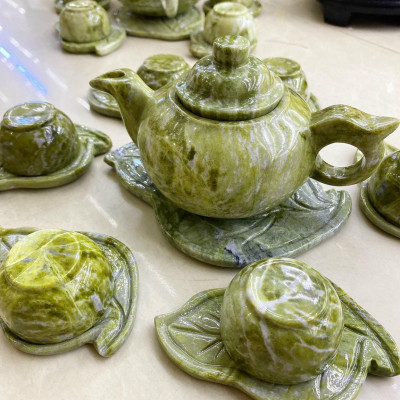 Bộ ấm trà với dĩa hình chiếc lá đá ngọc serpentine