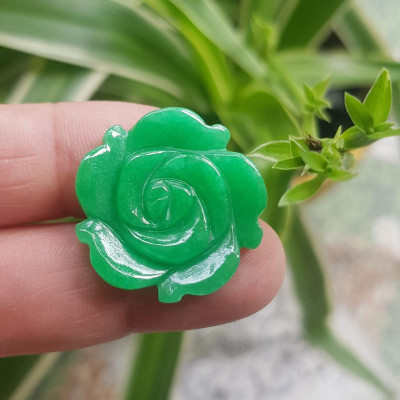 Mặt dây chuyền nữ Bông Hồng Xanh Ngọc to size 25mm x dầy 4mm Chất liệu đá cẩm thạch Xanh ngọc tươi đẹp xinh Nữ mệnh mộc mệnh hoả và mệnh thuỷ Nữ về bọc vàng lên đeo đẹp như công chúa rẻ mà đẹp ạ