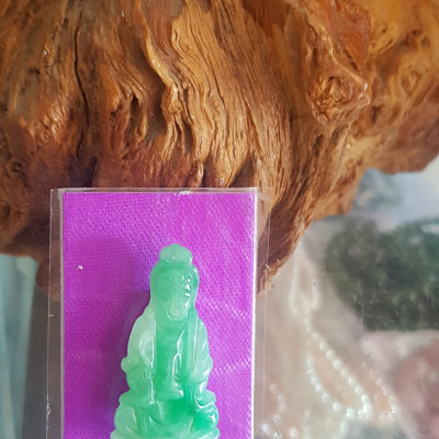 Mặt dây chuyền Nữ Phật Quan Âm Ngồi đẹp đá ngọc cẩm thạch tự nhiên đẹp size nhỏ Nữ size nhỏ Cao 39mm x N18mm x S4mm Màu xanh lý trắng mượt mà bóng đẹp các Chị về bọc vàng đeo đẹp ạ