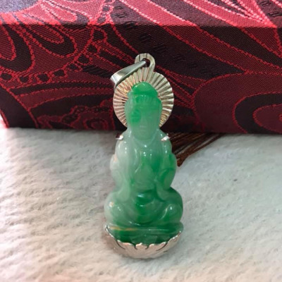 MẶT DÂY CHUYỀN NỮ PHẬT QUAN ÂM XANH NGỌC BỌC INOX  ĐÁ CẨM THẠCH XANH TỰ NHIÊN ĐẸP NỮ MỆNH MỘC HOẢ THUỶ  Size Nhỏ Vừa Cao 39mm x Ngang 18mm x Dầy 6,5mm