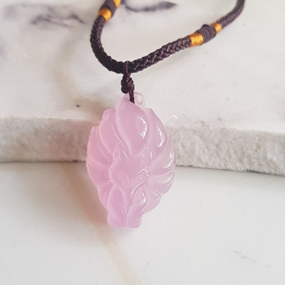 Mặt dây chuyền Hồ ly 9 đuôi hay chín đuôi đá mã não Hồng ngọc tự nhiên tặng kèm dây đeo hợp mệnh Hỏa Thổ Cao 30mm x ngang 20mm x dầy 8mm Công dụng: may mắn về mặt tình duyên, quyền lực, giúp nữ chủ nhân luôn xinh đẹp tài trí mang nhiều tài lộc quyến rũ 