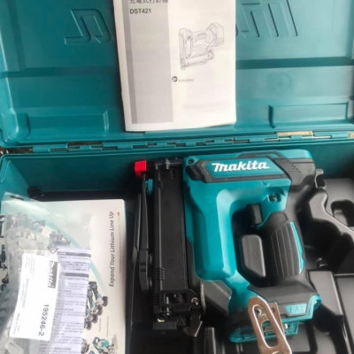 MÁY BẮN ĐINH GHIM DÙNG PIN (ĐINH J 4MM)(18V) MAKITA DST421ZK (KHÔNG KÈM PIN VÀ SẠC) - HÀNG CHÍNH HÃNG