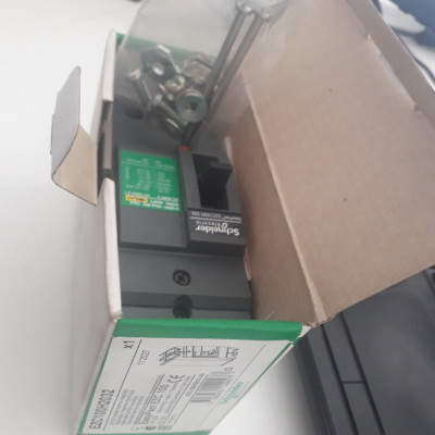 Cầu Dao MCCB 2P 32A 50kA EZC100H2030 EZC100H2032