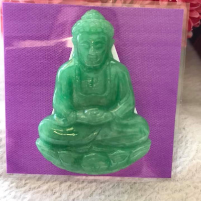 MẶT DÂY CHUYỀN PHẬT A DI ĐÀ ĐỘ MỆNH NAM TUỔI TUẤT HỢI  CHẤT LIỆU ĐÁ CẨM THẠCH TỰ NHIÊN XANH LÝ SỊN BÓNG ĐẸP  Size Cao 52,5mm x Ngang 37mm x dầy 7mm