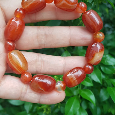 Vòng tay nữ đá mã não đỏ vân phối kiểu hạt thống hạt tròn size hạt 13mm Màu đỏ đậm nhạt vân tự nhiên nữ mệnh hoả mệnh thổ đeo may mắn rẻ xinh đẹp ạ