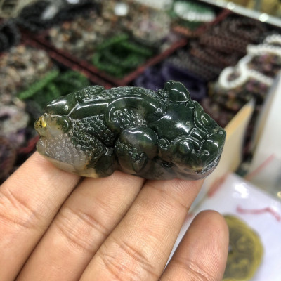 Mặt dây chuyền Tỳ Hưu vẩy rồng phong thủy đá ngọc băng tảo